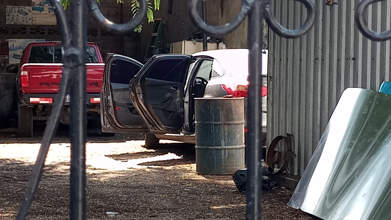 En estado de descomposición encuentran cuerpo al interior de vehículo