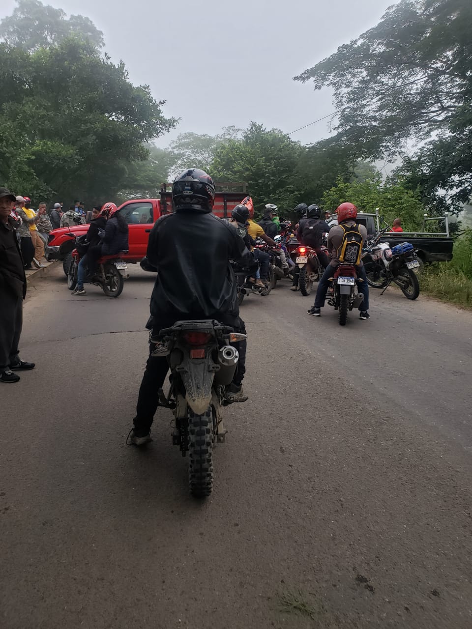 Hondureños exigen reparación de carretera en la zona oriental