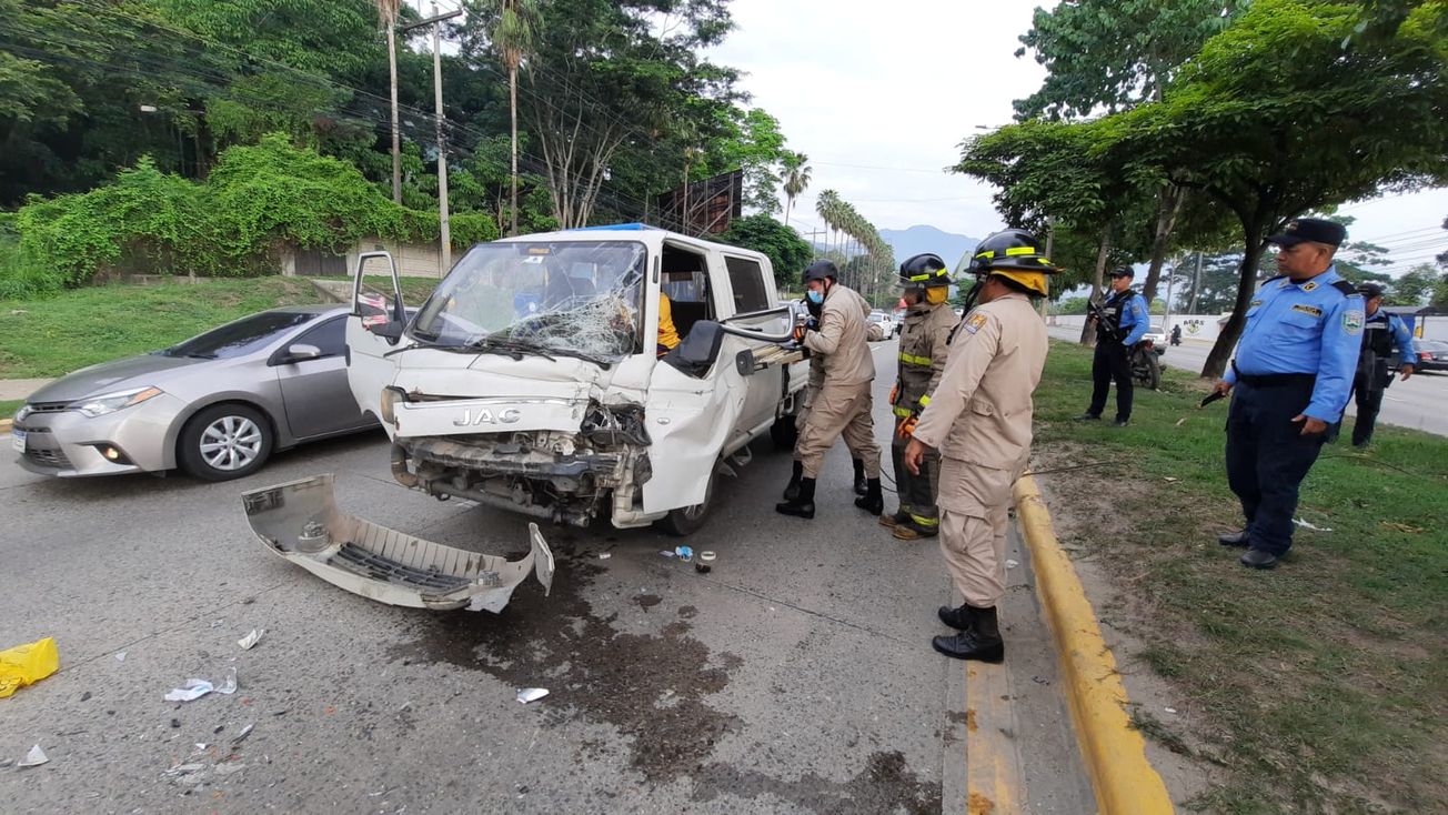 Una persona herida en aparatoso accidente vial