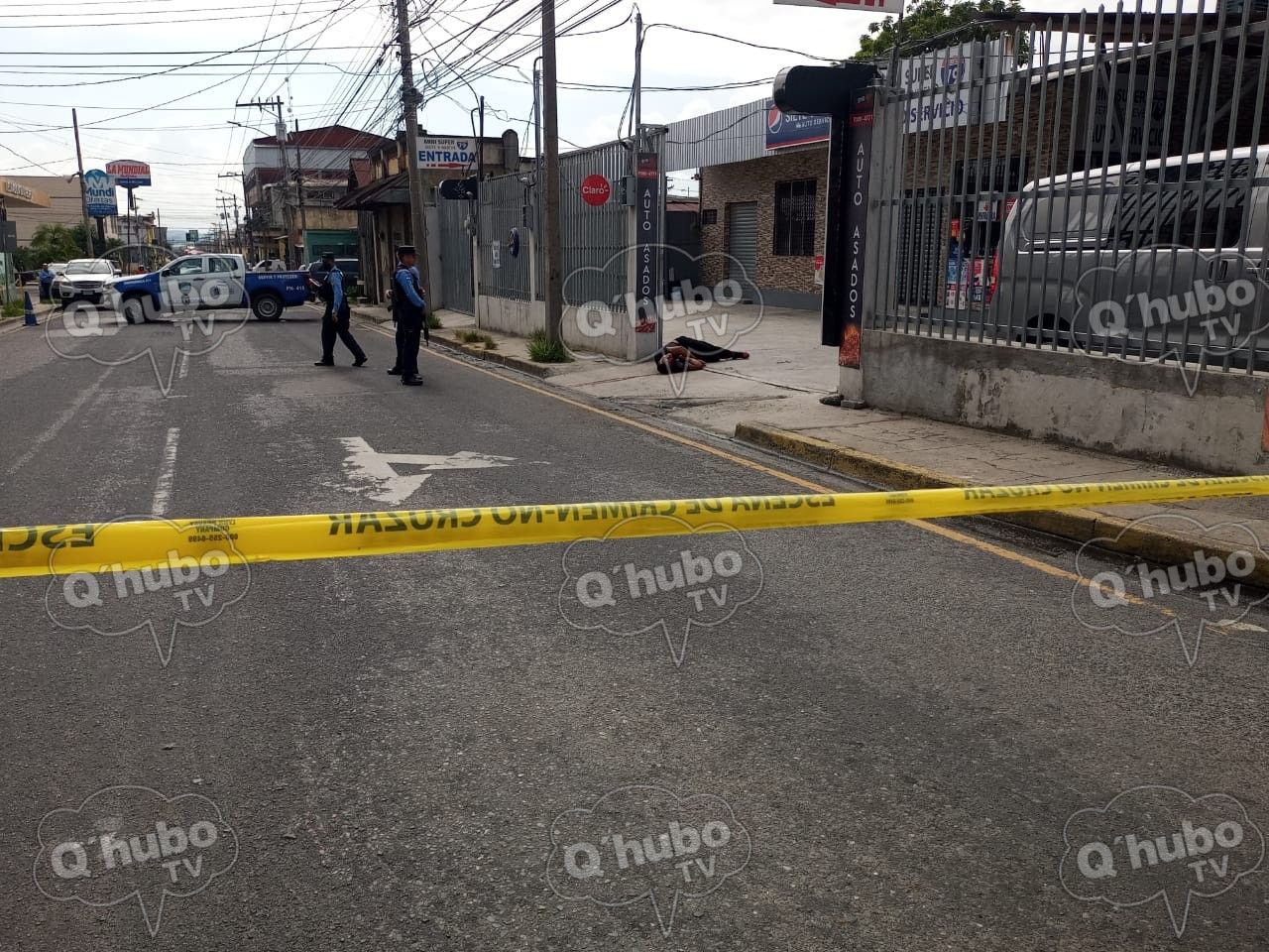 Frente a mercadito asesinan a un hombre