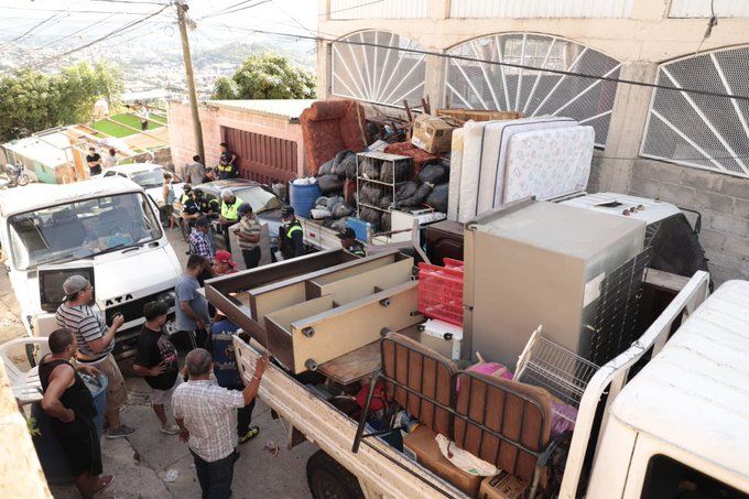 Evacúan a más de 60 familias de la colonia Guillén