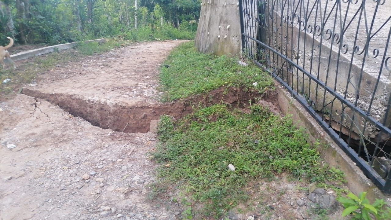 Evacuan a 12 familias por falla geológica