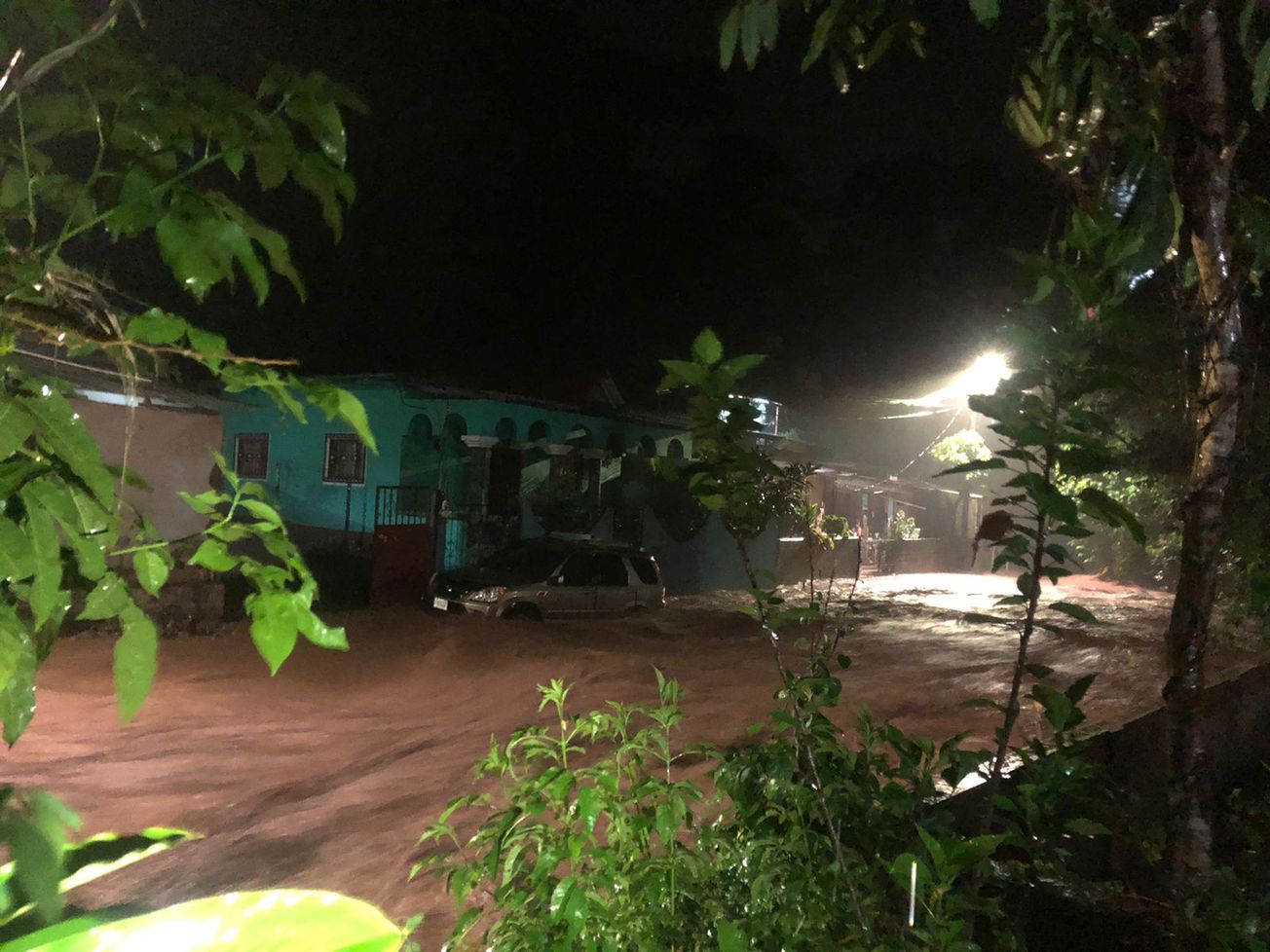 Viviendas y calles inundadas en Cabañas, Copán