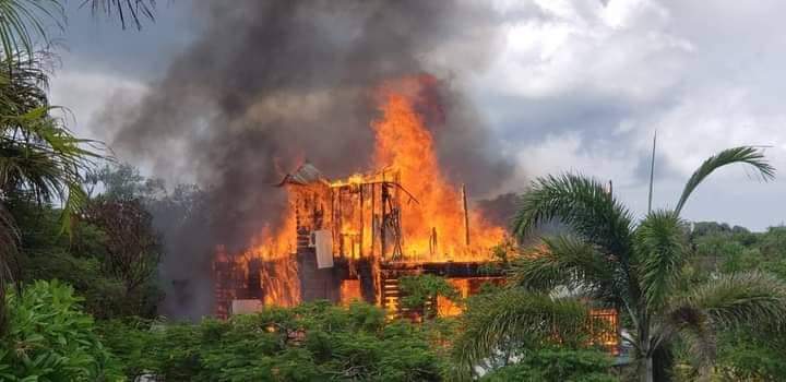 Incendio consume Hotel