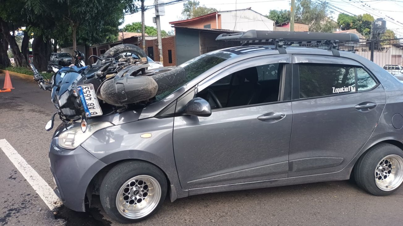 Aparatoso accidente vial deja una persona herida