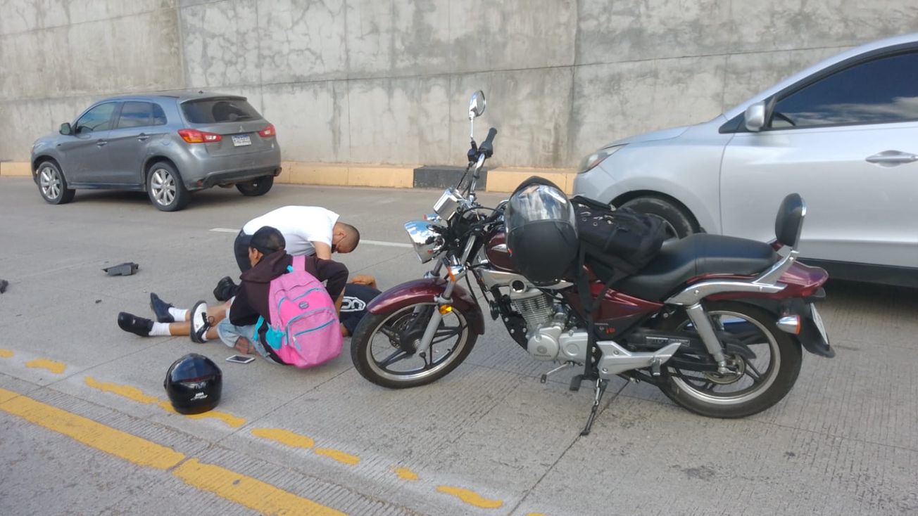 Dos personas lesionadas en accidente vial