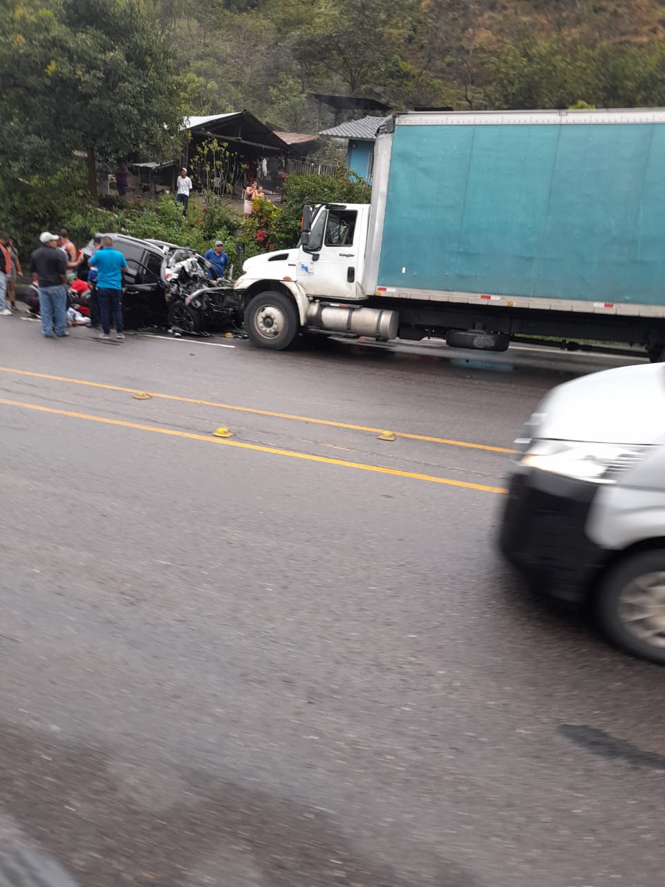 Tres muertos en accidente vial