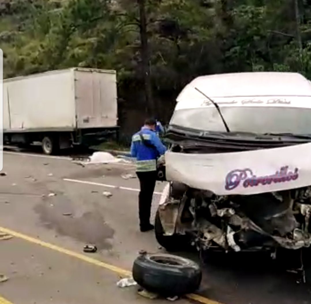 Tres personas muertas en fatal accidente