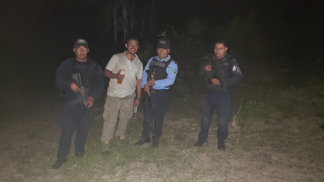 Encuentran con vida a biólogo perdido en montaña de San Esteban, Olancho