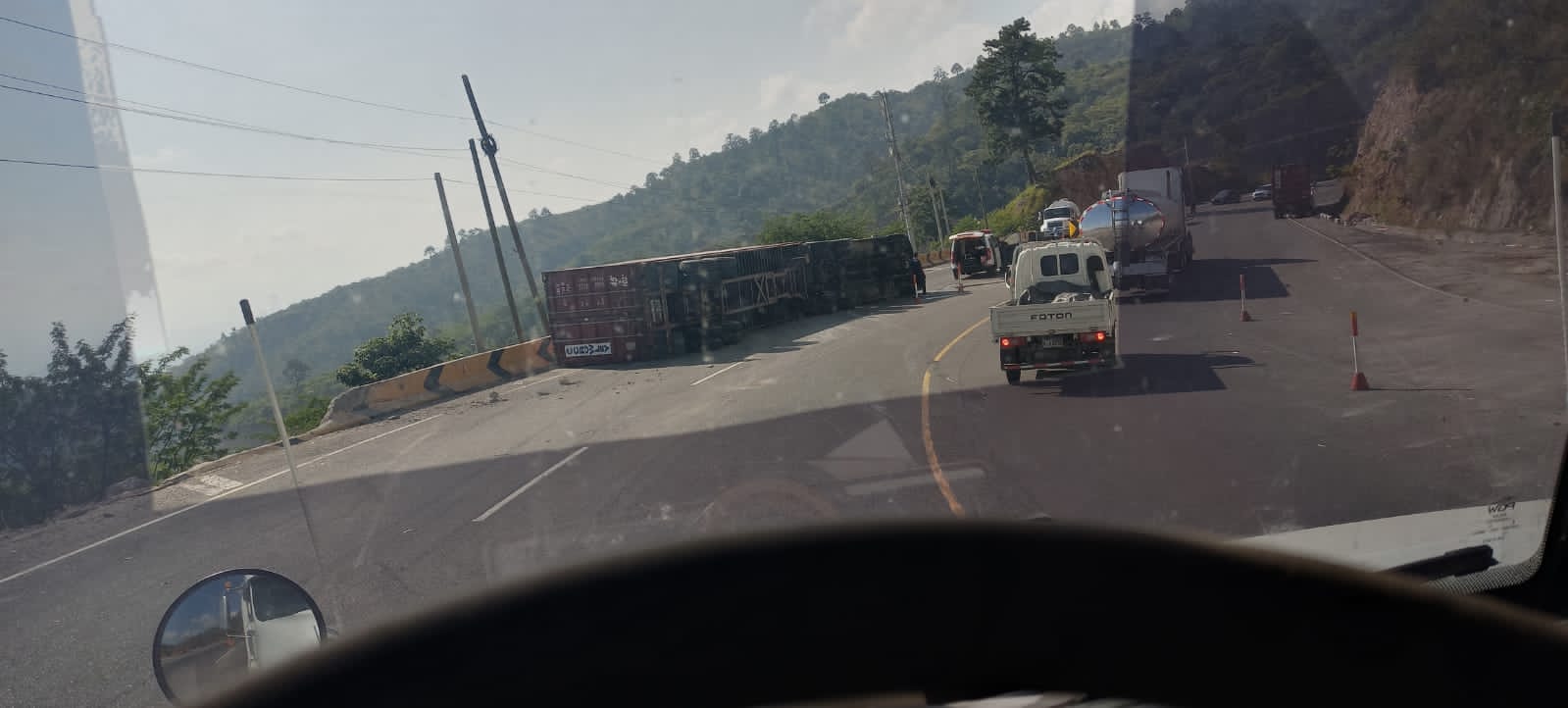 Aparatoso accidente en la cuesta de la Virgen