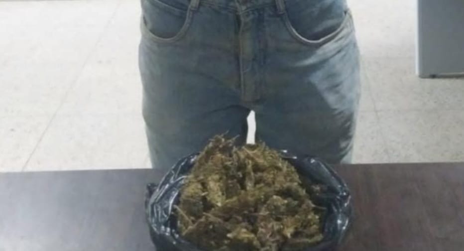 Capturan a hombre en posesión de supuesta marihuana