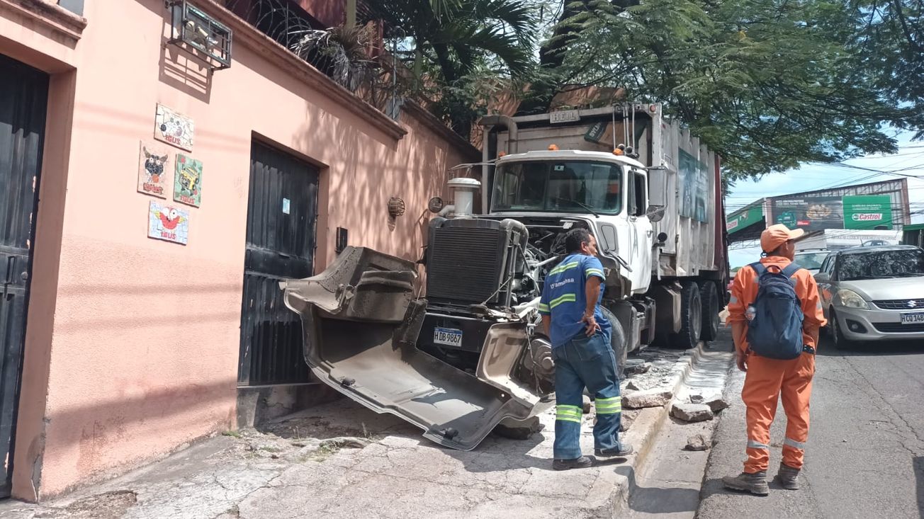 Camión a punto de provocar tragedia