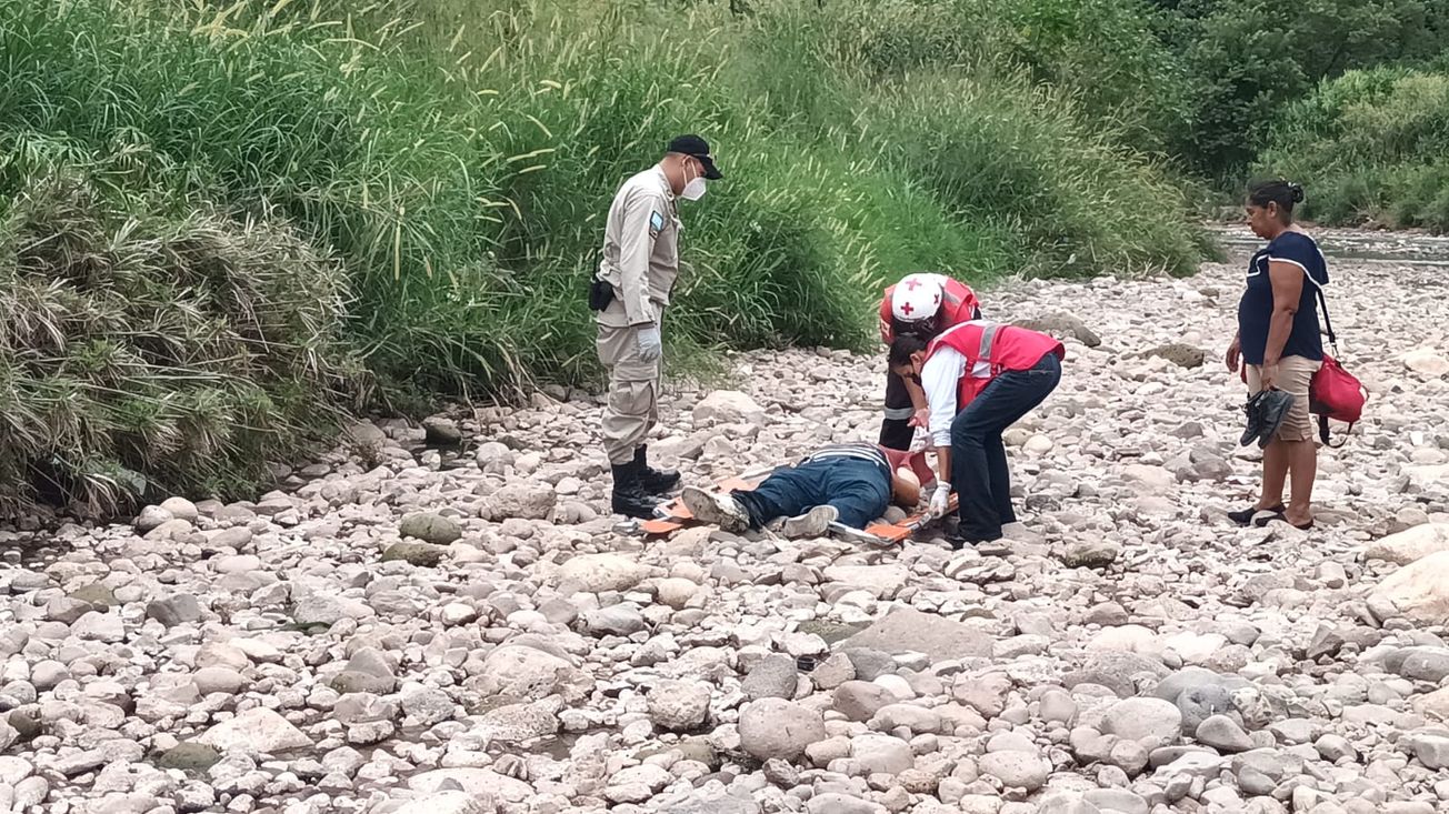 Hombre muere luego de lanzarse de un puente