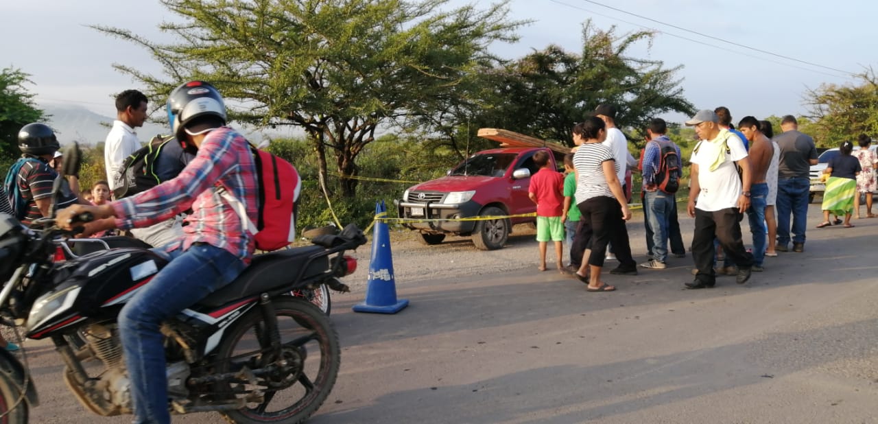 Matan a hombre al interior de su vehículo