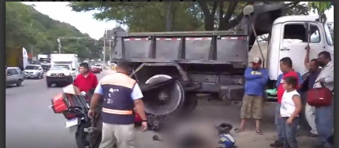 Motociclista muere en accidente vial