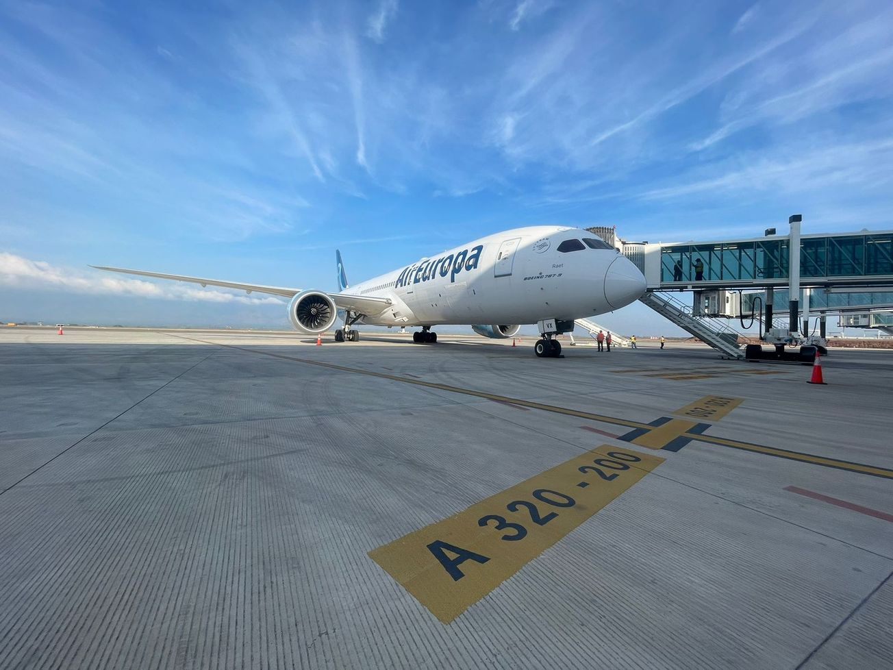 Palmerola recibe avión de Air Europa que no pudo aterrizar en el aeropuerto Ramón Villeda Morales por condiciones meteorológicas