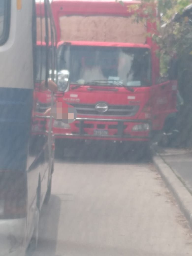 Autobús circula con juguete sexual como adorno