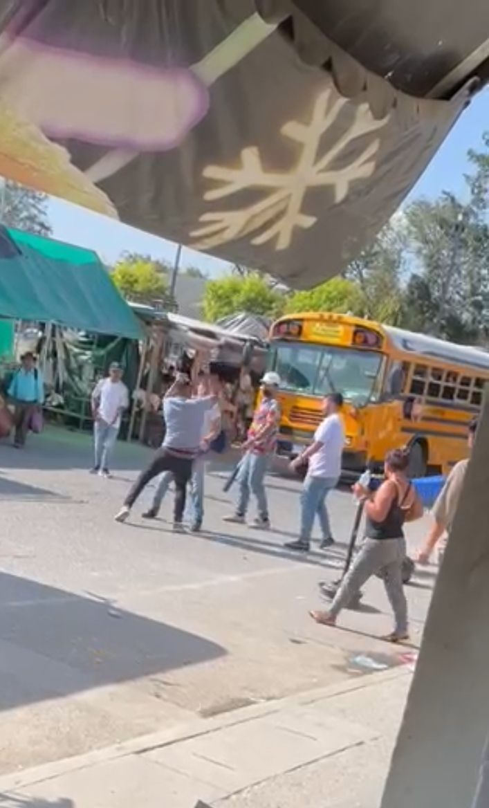 Buseros se van a "trompadas" en plena calle