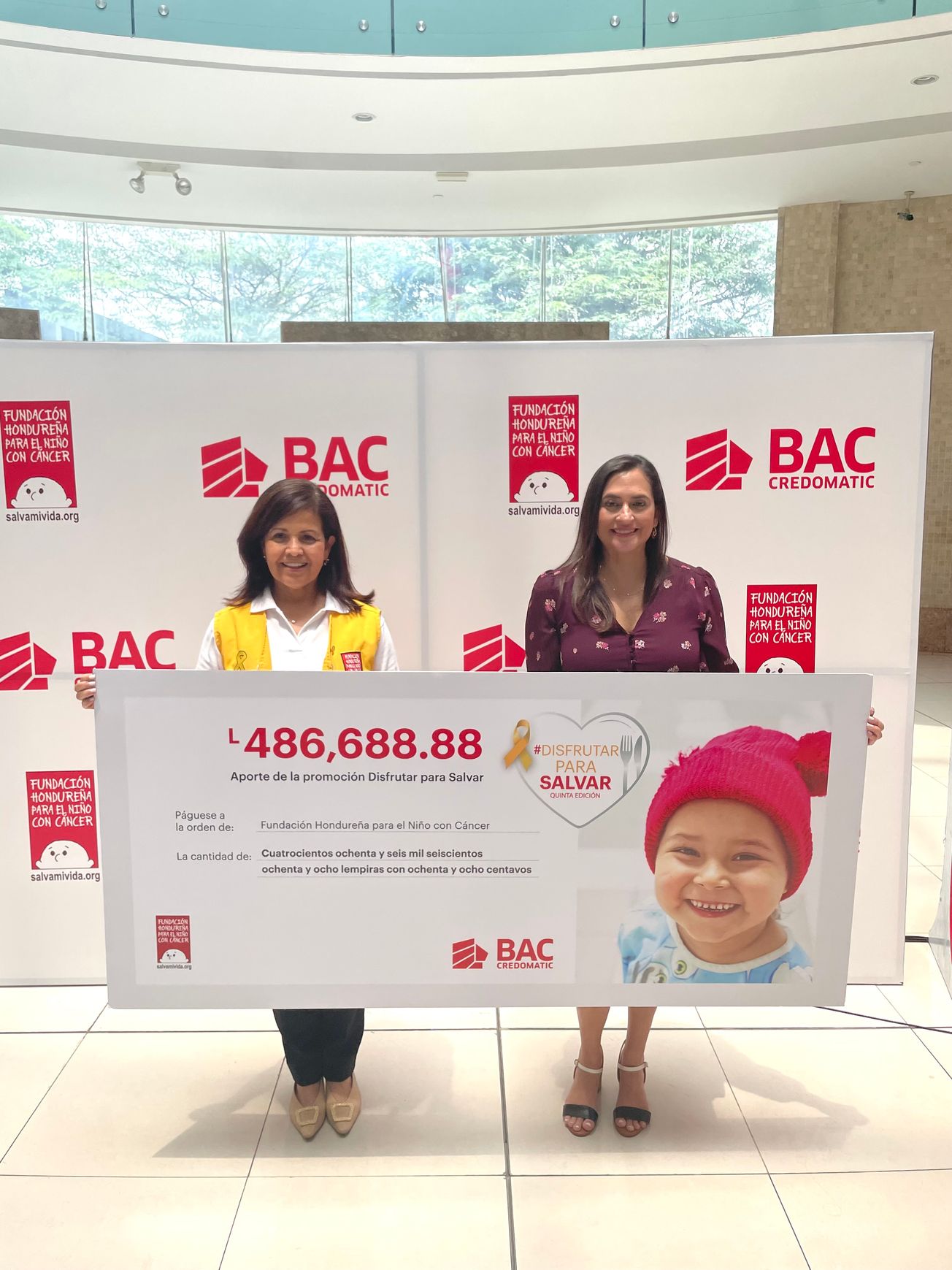 BAC Credomatic entrega a la Fundación Hondureña para el Niño con Cáncerlo recaudado en Disfrutar Para Salvar