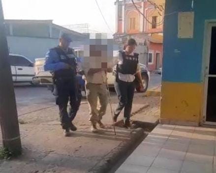 ¡Abuelito pícaro! hombre de 77 años es capturado por violación a una niña