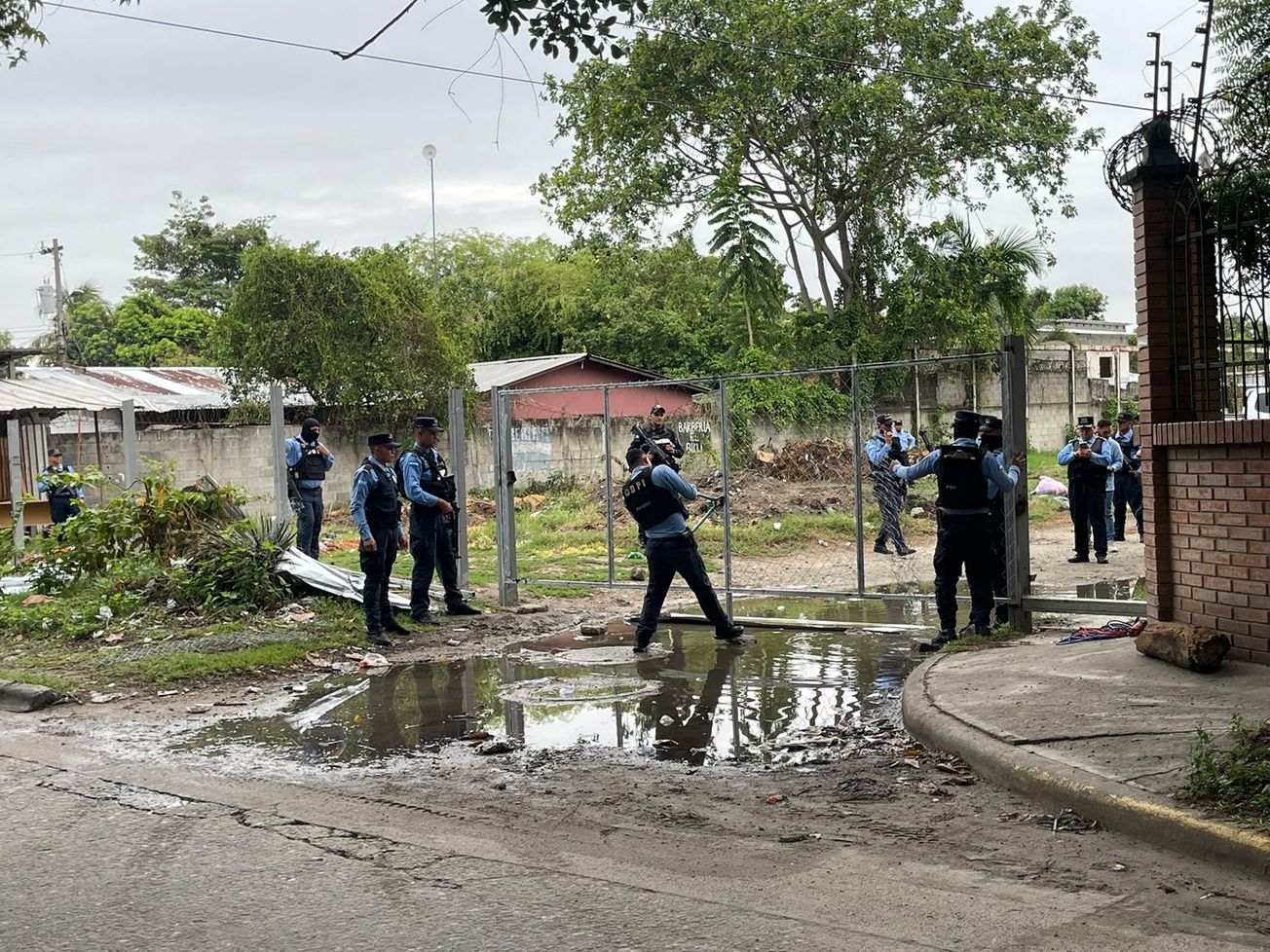 Policía Nacional recupera accesos viales del sector Rivera Hernández que habían sido restringidos por criminales