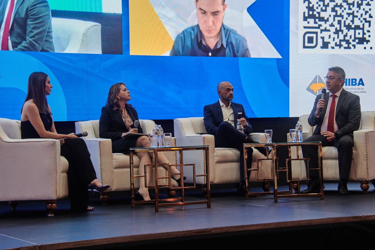 La AHIBA promueve la cultura digital y la ciberseguridad en Foro Internacional