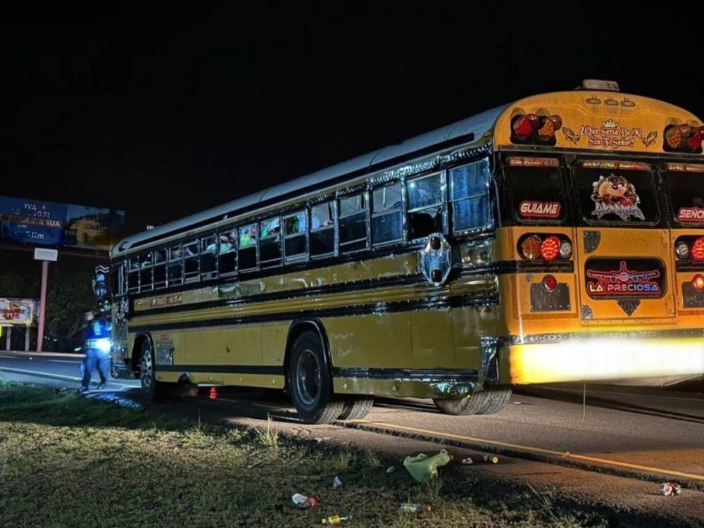 Asciende a tres los muertos por tiroteo a bus que transportaba a "barra" del Marathon
