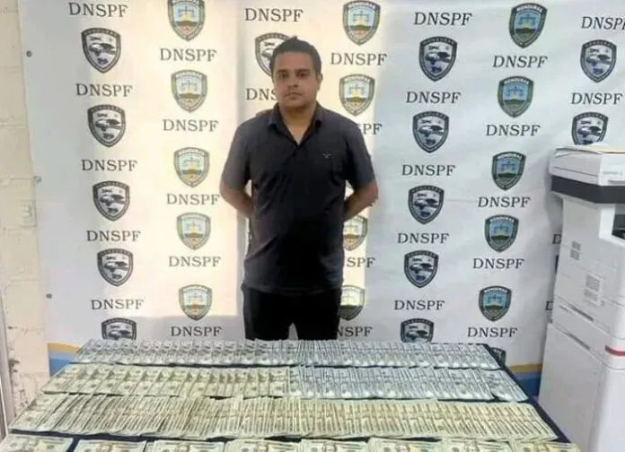 Colombiano detenido con 10 mil dólares ocultos en sus zapatos