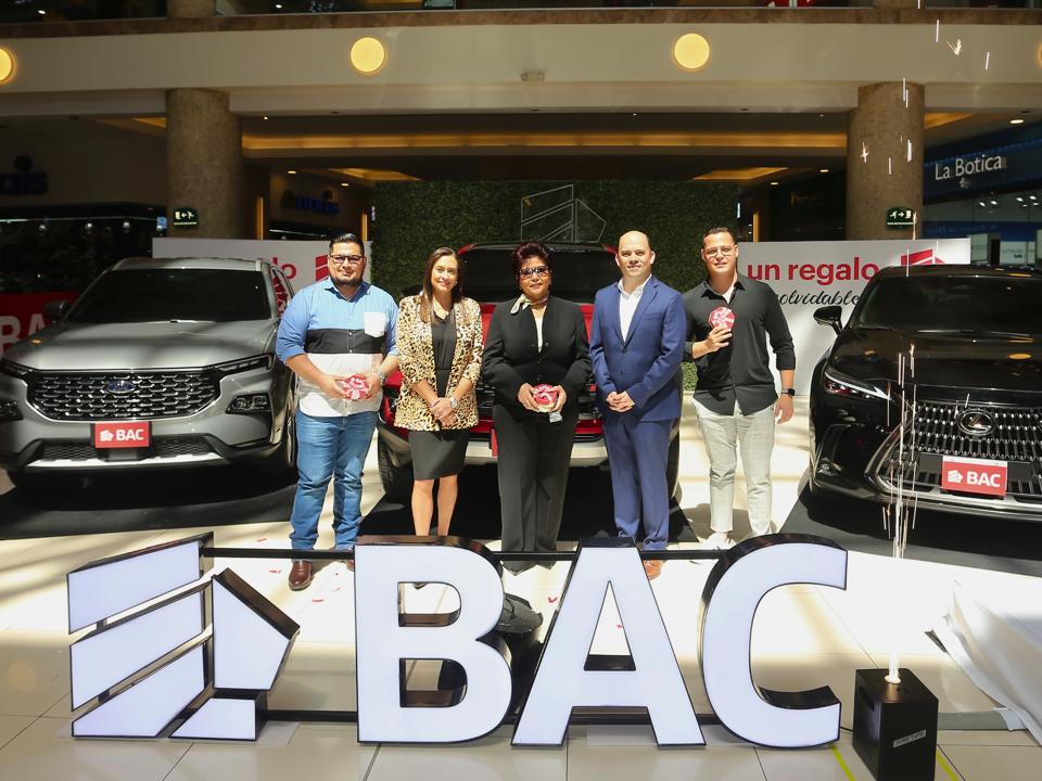 BAC, cumple sueños entregando vehículos de la promoción “Un Regalo Inolvidable”