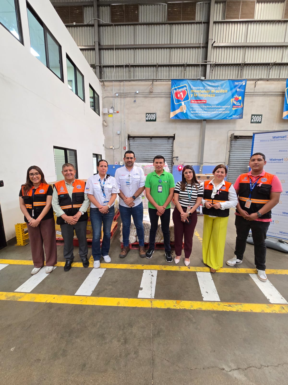 Walmart dona víveres y productos de higiene para afectados por lluvias