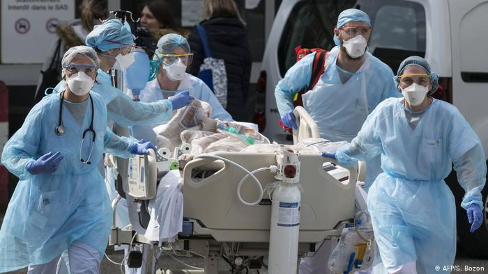 México pide el retorno laboral de médicos y enfermeros mayores de 60 años, que puedan atender pacientes sin Covid-19.