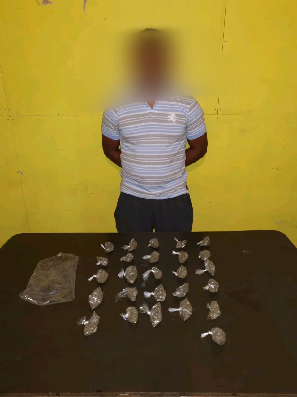 En posesión de marihuana capturaron a un hombre en Pimienta, Cortés.