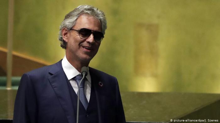 Italia: Tenor italiano Andrea Bocelli vence el Covid-19 y dona su plasma.