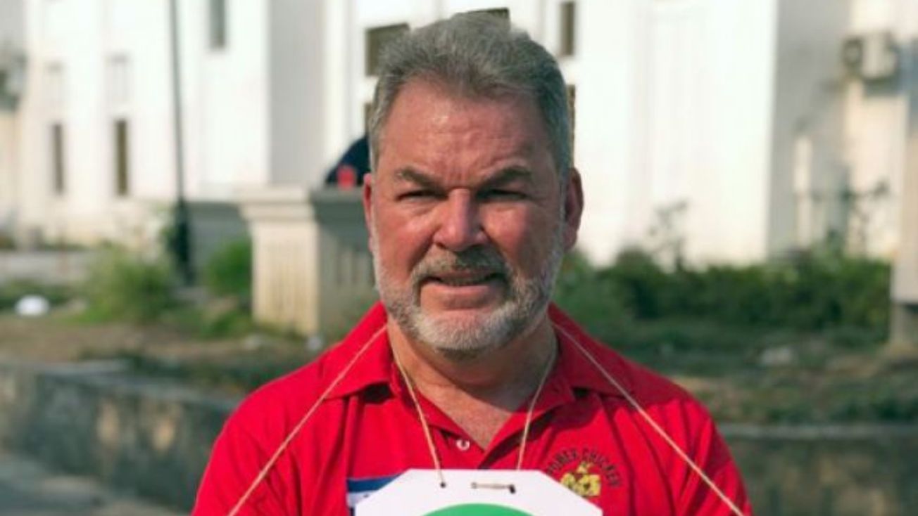 ¡No hay gallina gratis! Roberto Contreras anuncia precandidatura presidencial.