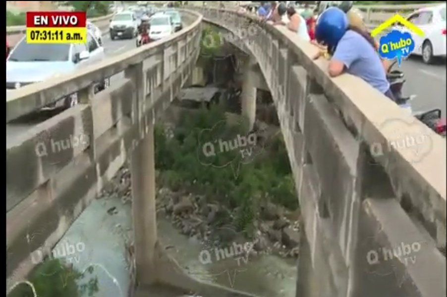 Encuentran el cadáver de un hombre en los puentes de la colonia Progreso.