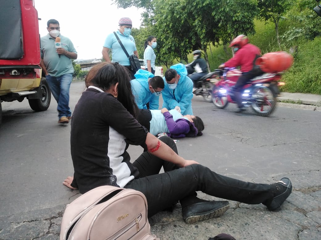 Dos mujeres heridas en accidente de tránsito.