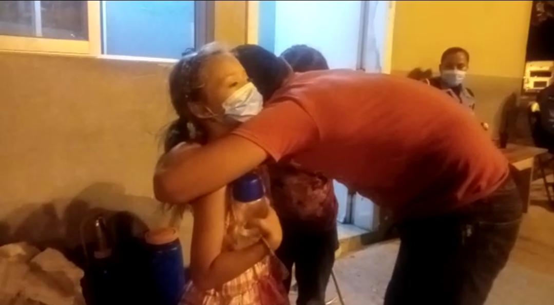 Padre se reencuentra con sus dos hijas: reportadas como desaparecidas