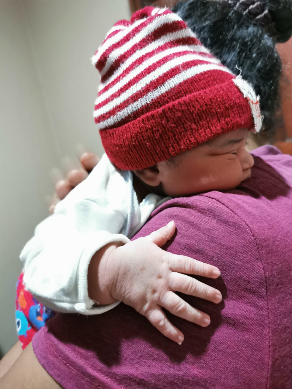 ¡Madre olvida a su hijo recién nacido!.