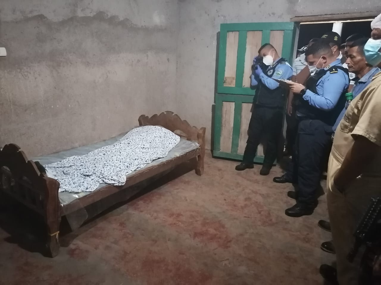 Hombre asesina a su tío mientras predicaba la palabra de Dios.