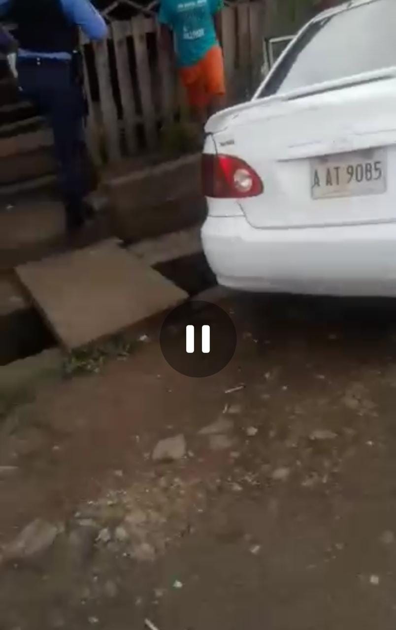 ¡Desgarrador! parientes llegan a identificar a taxista asesinado en Los Pinos.