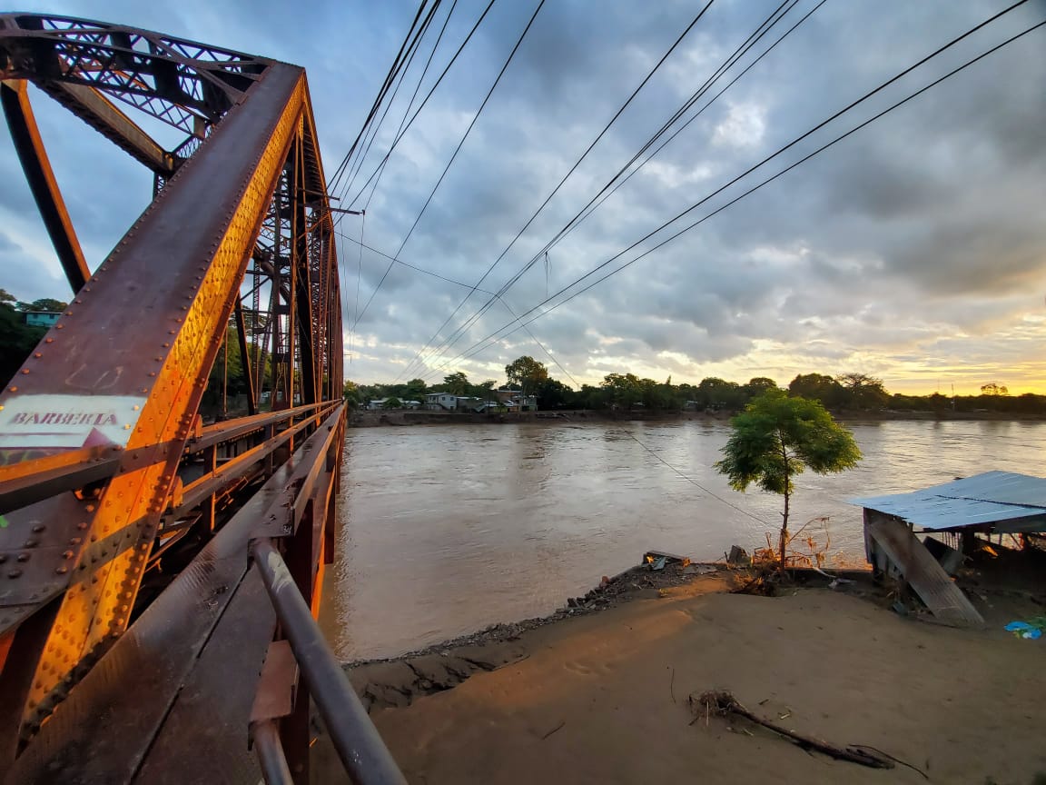 Día crucial para el Valle de Sula por crecida de ríos.