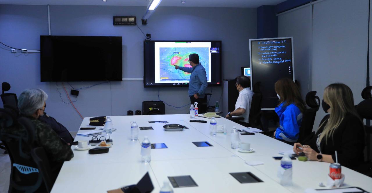 Iota: Presidente Hernández pide a alcaldes de zonas amenazadas por inundaciones activar protocolos de Alerta Roja