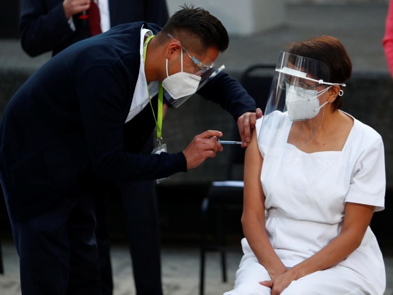 México aprueba el uso de la vacuna contra la COVID-19 de AstraZeneca.