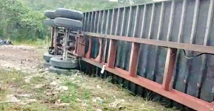 ¡Hombre se salva de milagro luego de quedar atrapado en amasijo de hierro!