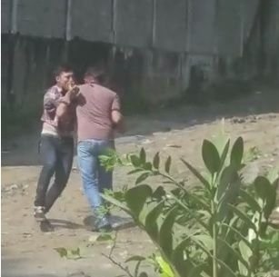 Ayudantes de rapiditos "se suenan los mocos" peleando pasajeros