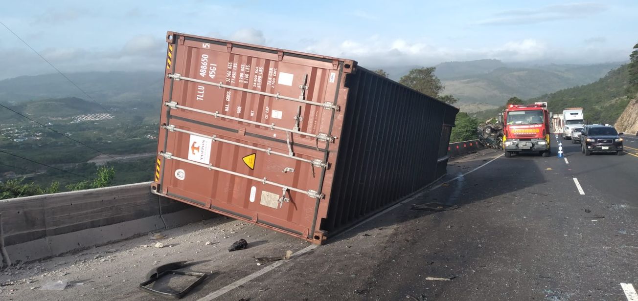 Trágico accidente de tránsito deja tres personas muertas