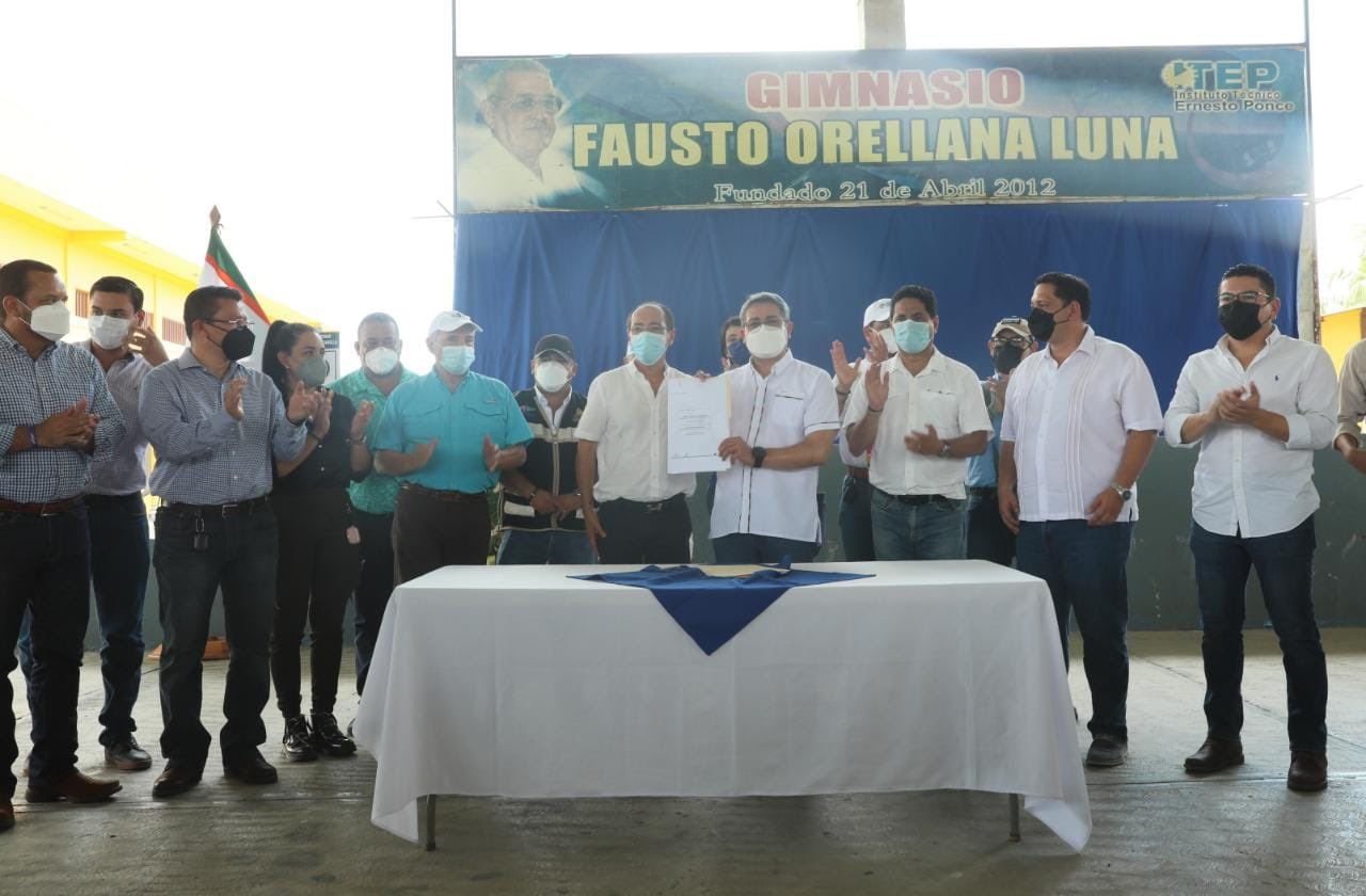 Firma de acuerdo beneficiará a más 16 mil familias del sector palmero