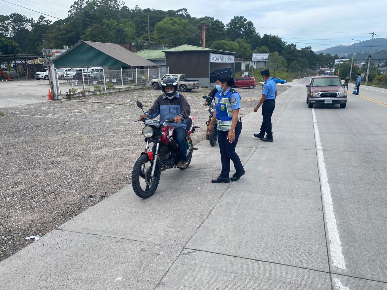 DNVT entrega vehículos y motocicletas decomisados por faltas sin pagar multas