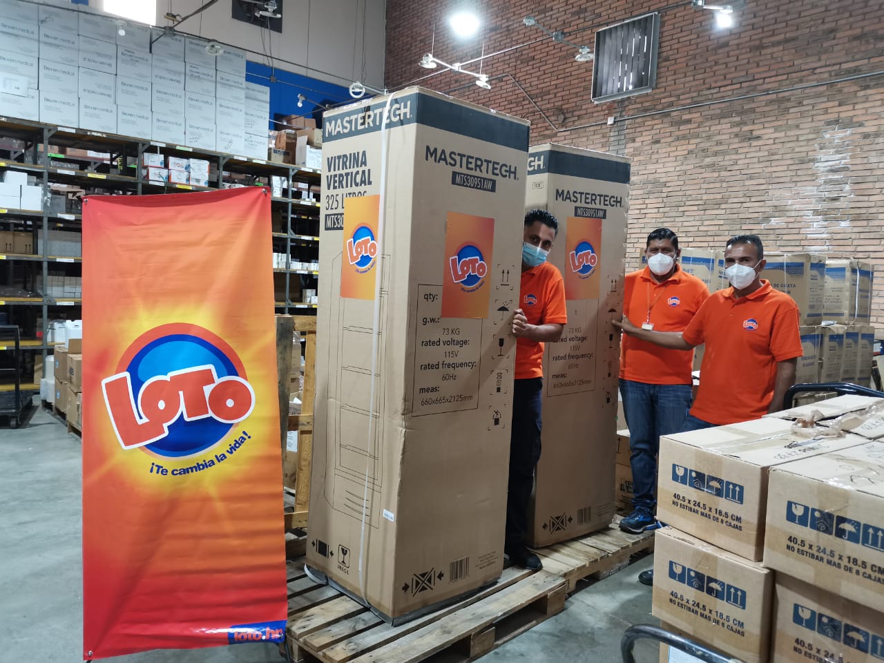 LOTO dona dos cámaras frías al IHSS para almacenar vacunas