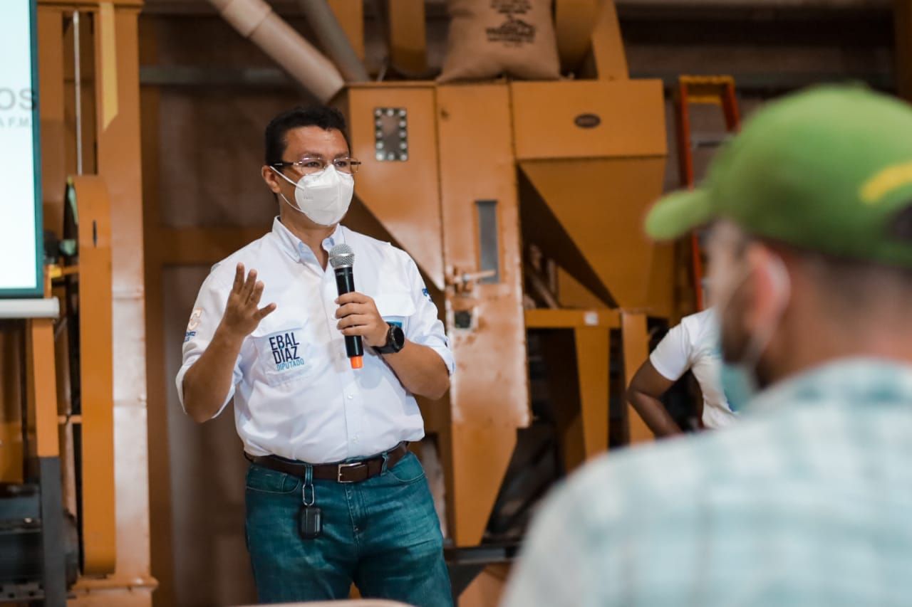 Productores agrícolas y ganaderos de Guaimaca respaldan propuestas de Ebal Díaz